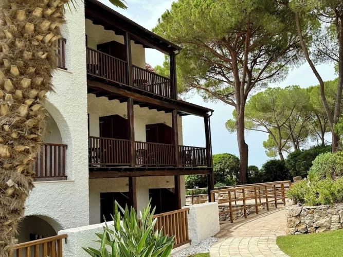 Standard Triple room with park view