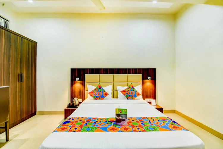 Fabhotel Solitaire Inn