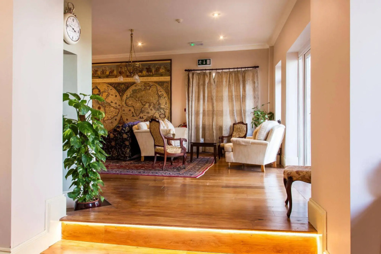 Orestone Manor Hotel