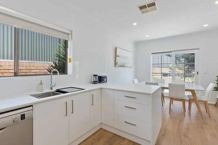 Quiet 2-bed Retreat With Private Courtyard
