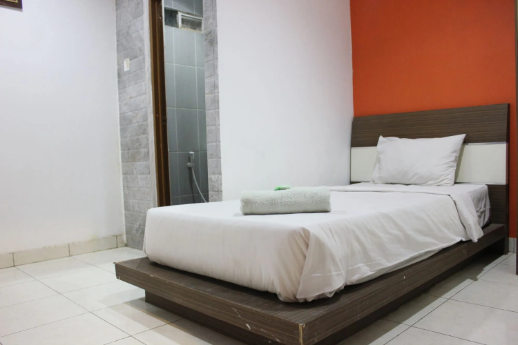 OYO 1251 Residence 8