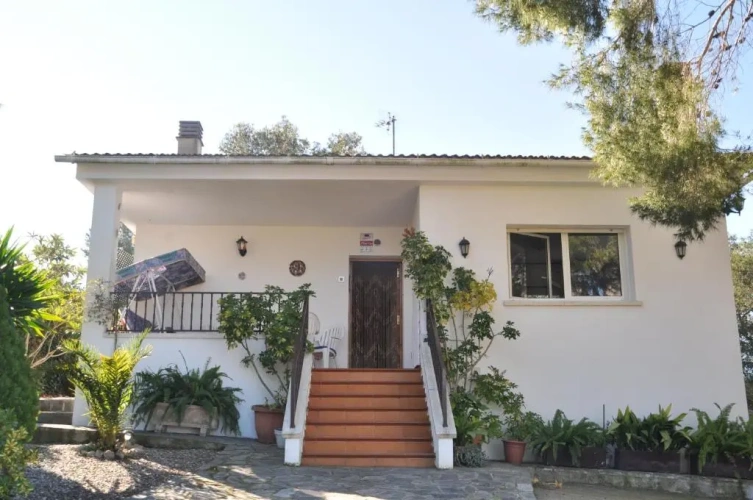 3 Bedrooms Cottage