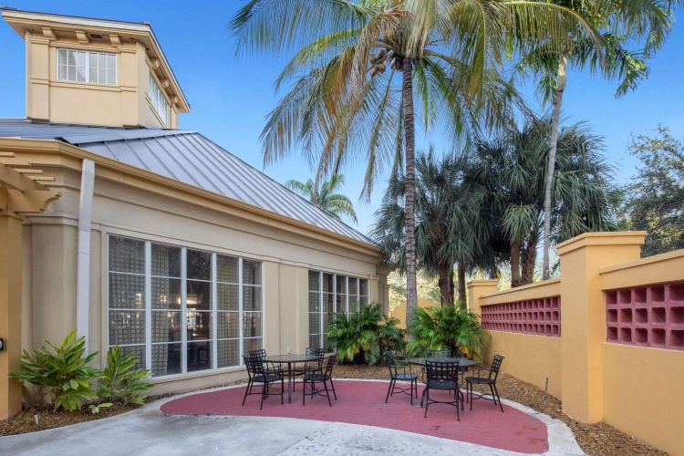 La Quinta Inn & Suites by Wyndham Miami Airport West photo 22