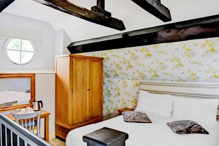 OYO Dovecote Hotel