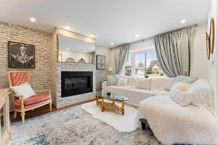 Spacious 2bdrm Home in Burlington