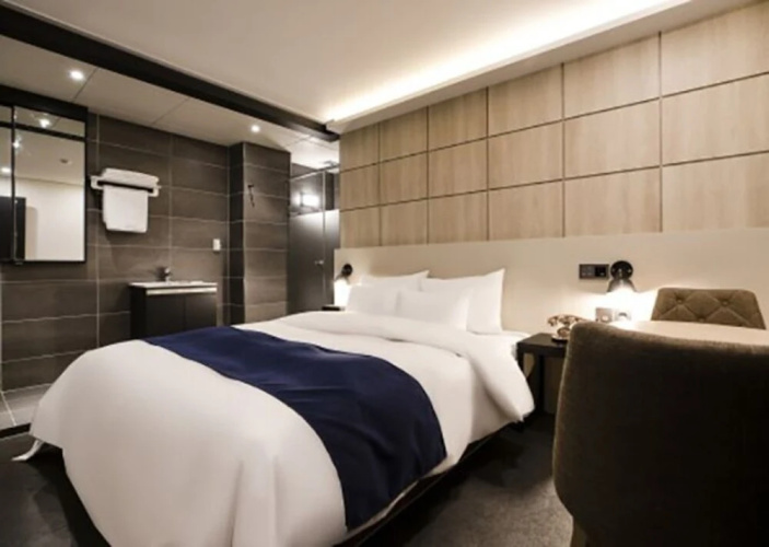 Saturn Hotel