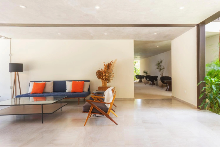 Studio wterrace, hammock, and pool access