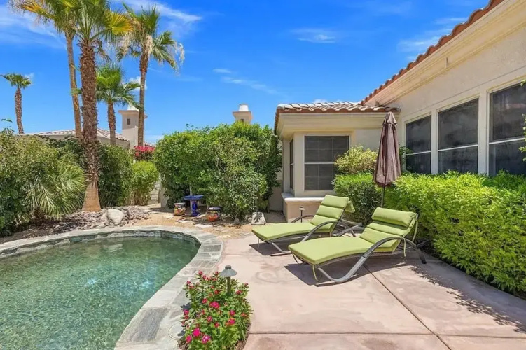 Stylish 2BR w Spa Patio