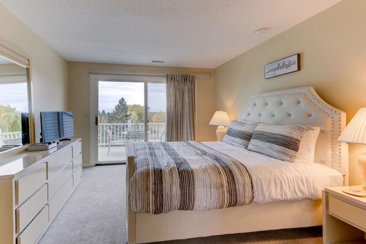 2 Bedroom Condo Golf Course Views 5166