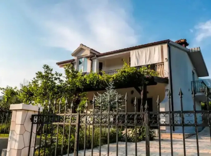 3 Bedrooms Villa