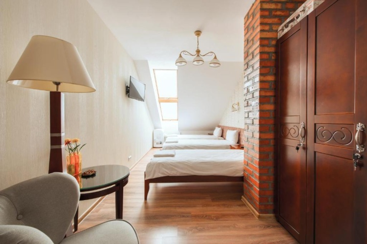 Standard Triple room