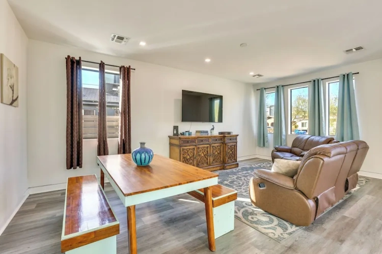 2 Bedrooms Apartment