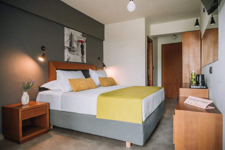 Amphitryon City Hotel