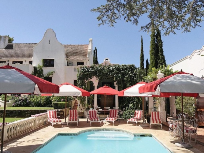 3 Bedrooms Sextuple Villa