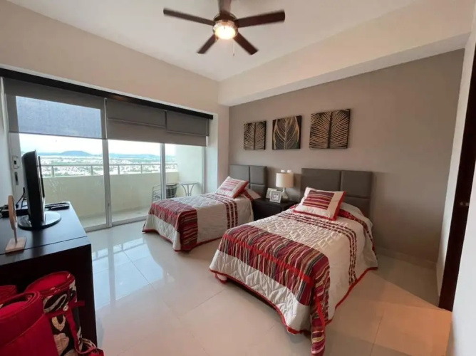 Gavias Golden Shore