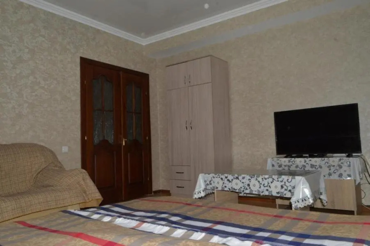 Apartment on Toktogula, 93