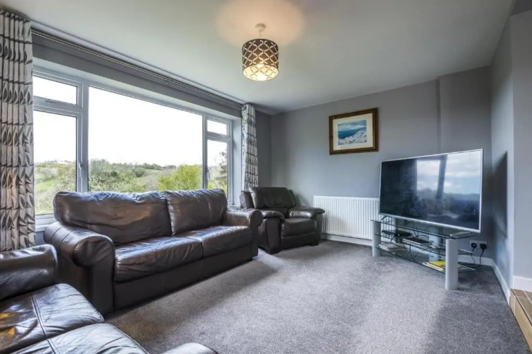 3 Bedrooms Cottage