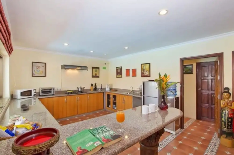 4 Bedrooms Villa
