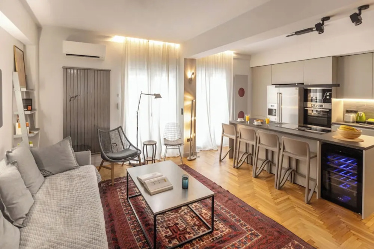 Well-designed apartment by the Acropolis