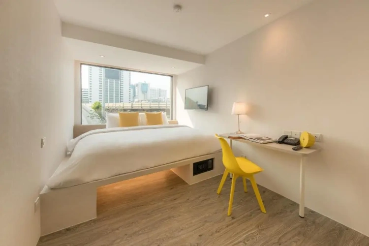 Double room with city view