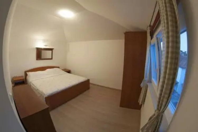 Apartments Leut