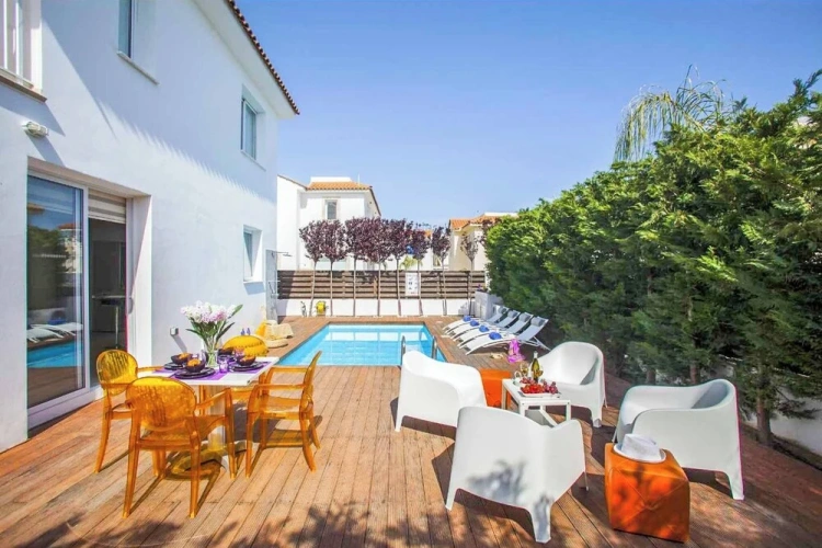 3 Bedrooms Villa with balcony
