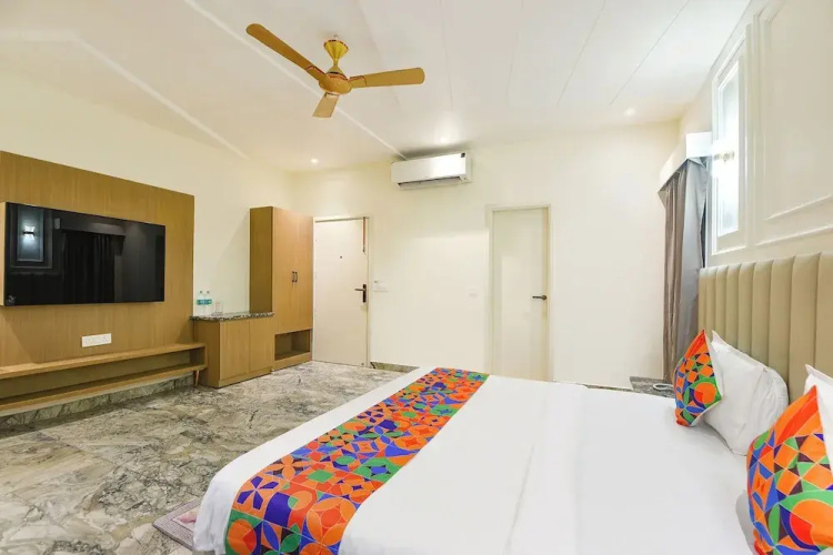 FabHotel Dev Palace I