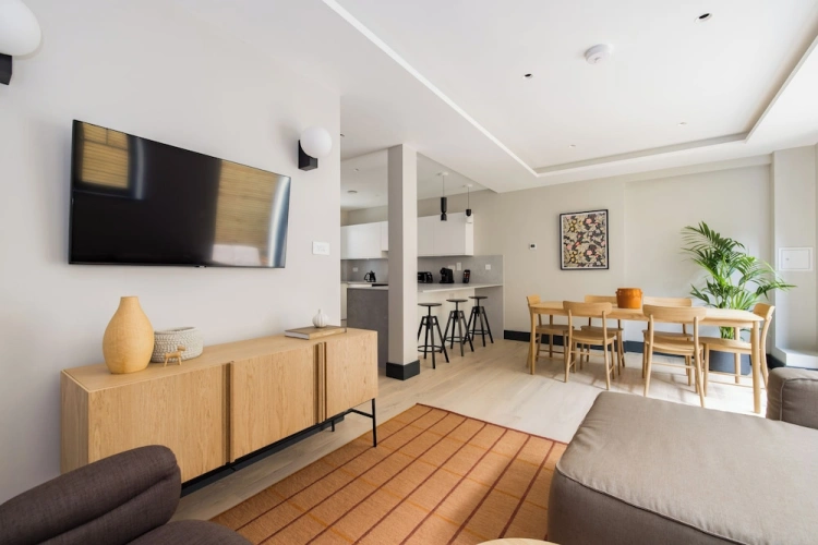 3 Bedrooms Apartment