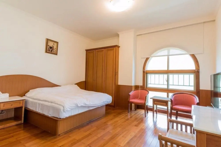 Whales Mountain & Seaview Resort