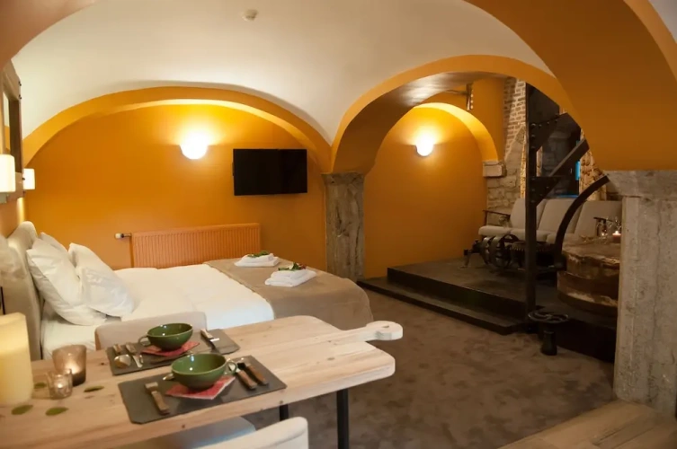Economy room