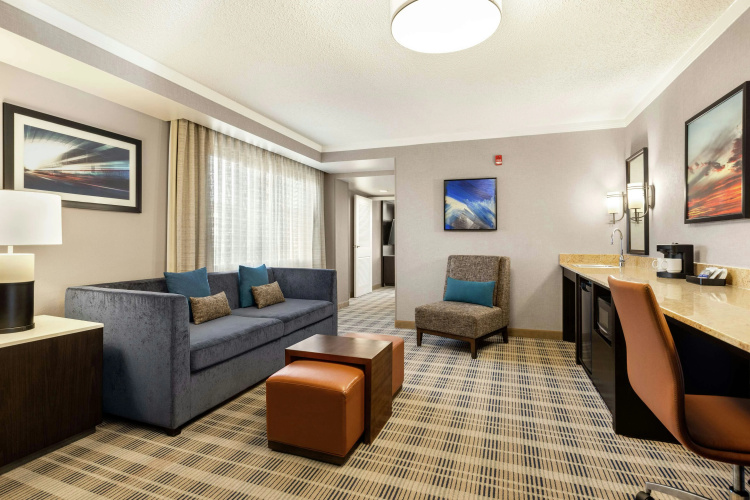 Embassy Suites by Hilton Kansas City Overland Park photo 6