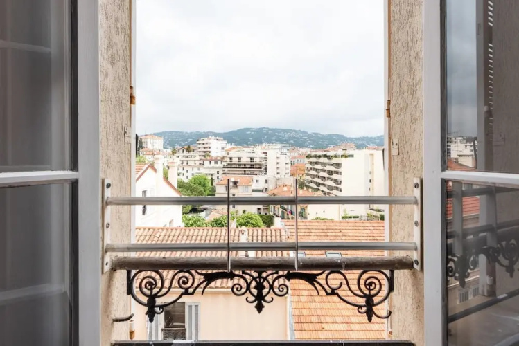 Beautiful Modern Apartment for 4 People in Cannes!