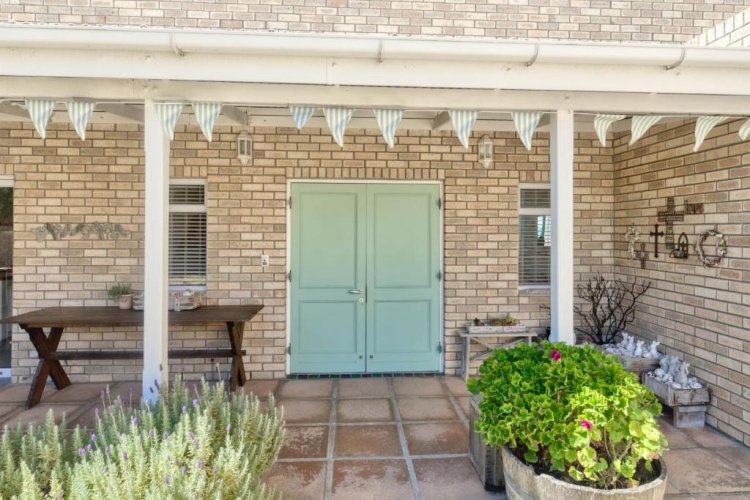 4 Bedrooms Cottage