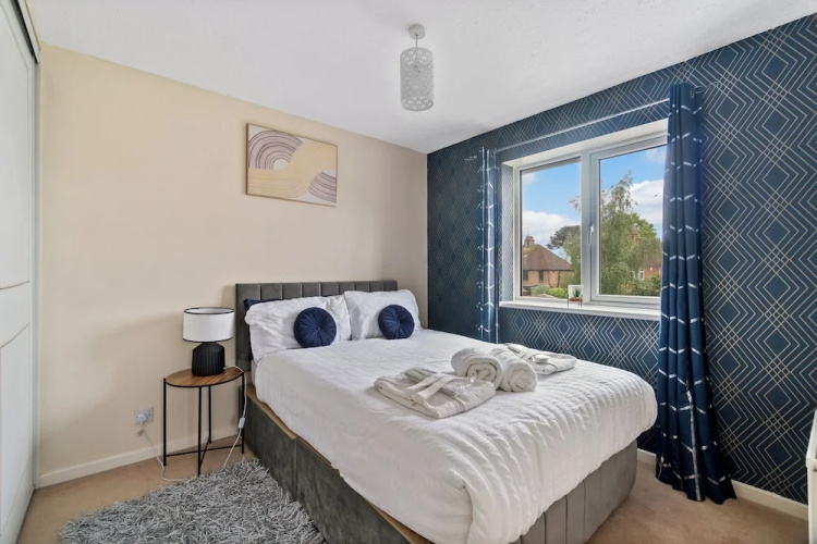House - Sleeps 7 - Garden - Parking