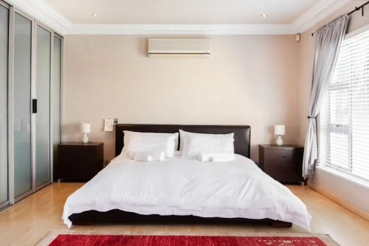 4 Bedrooms Cottage