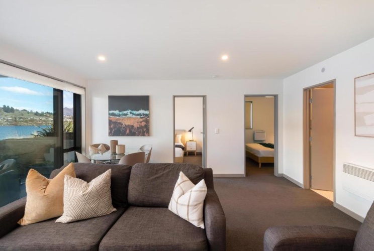 2 Bedrooms Apartment
