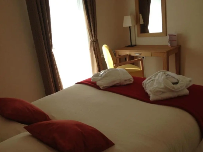 2 Bedrooms Apartment