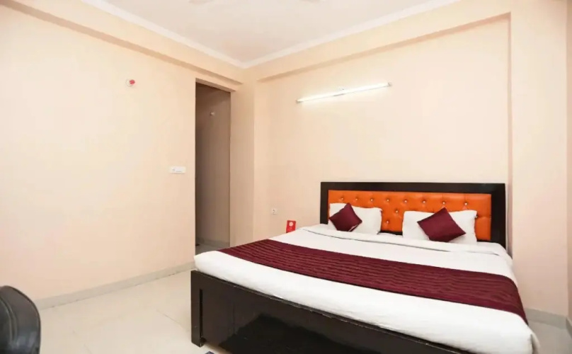 RN 32 by OYO Rooms