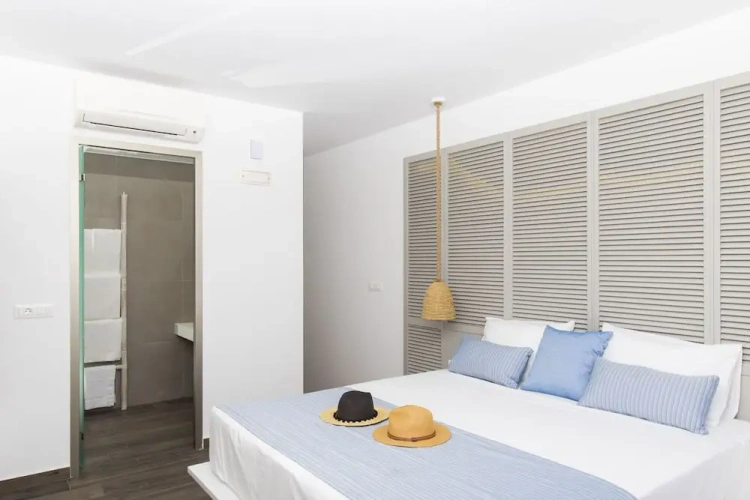 Suite with city view