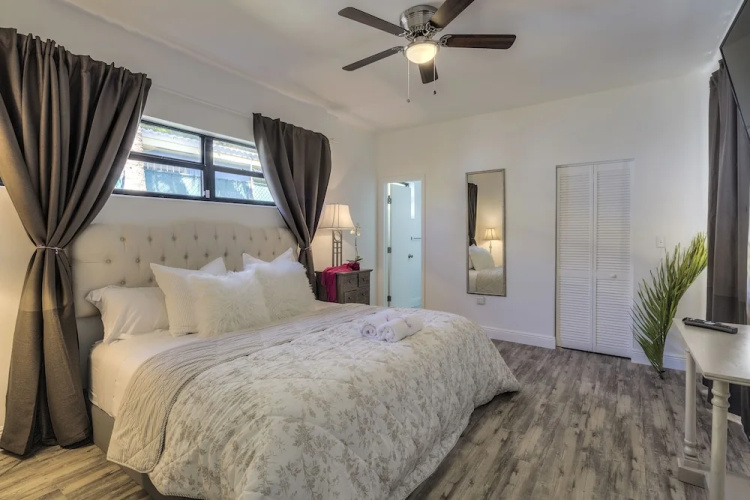 2BR 2BA Miami House by JOS17