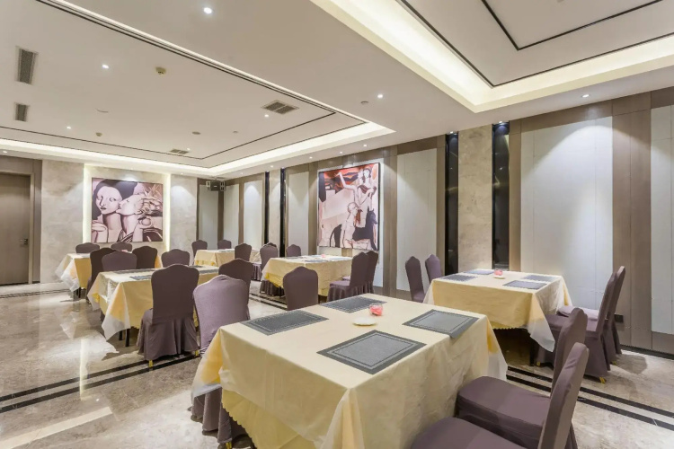 Longxin Hotel Yili