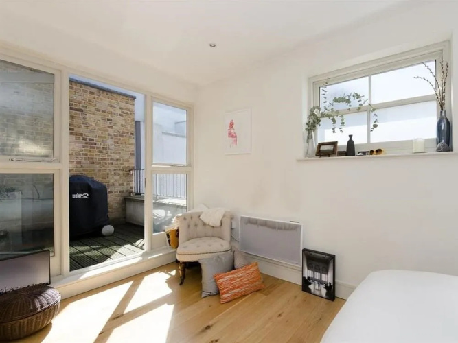 83 Goswell Apartment