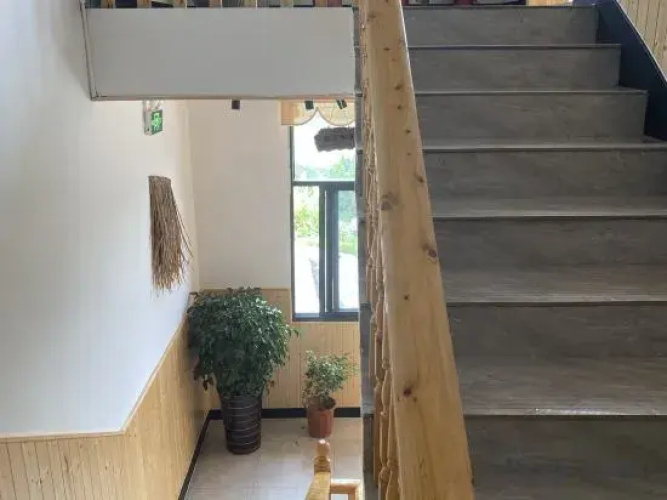 Linjiang Waterfall Viewing Inn