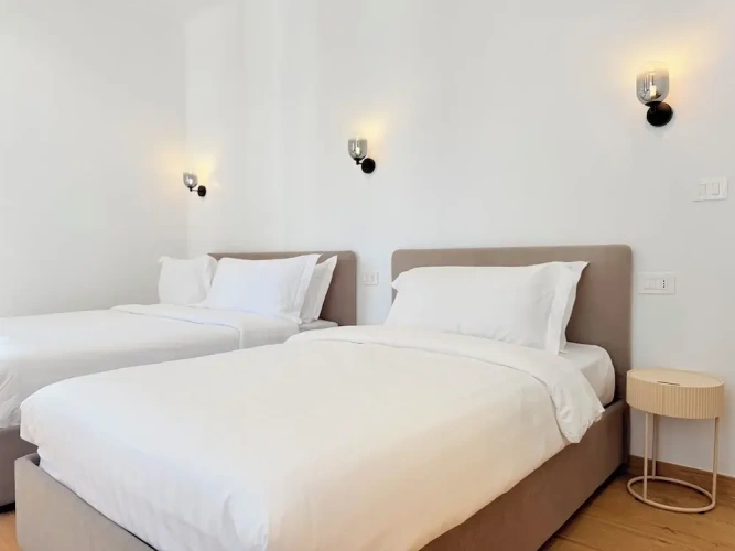 Deluxe Triple room with city view
