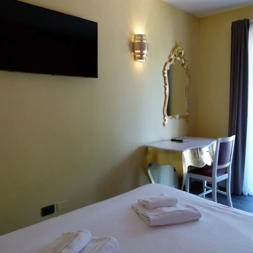 Superior Double room with balcony and with lake view