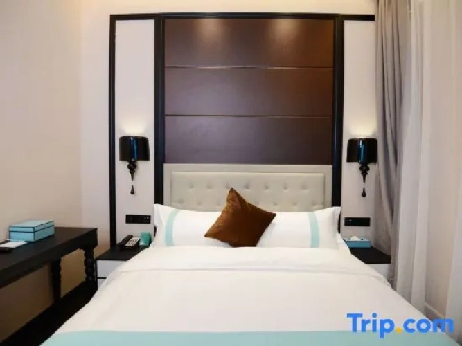 Deluxe Double room with street view