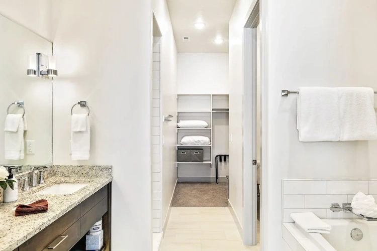 5 Bedrooms Cottage