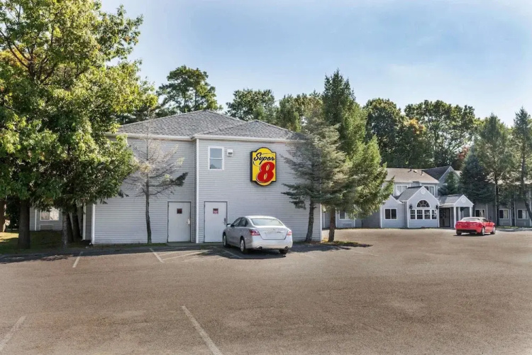 Super 8 Schenect/Albany Area