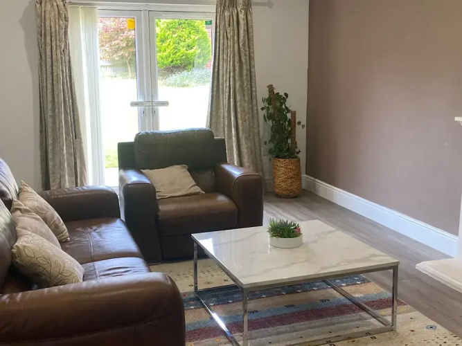 The Comfortable Crew & Family Home