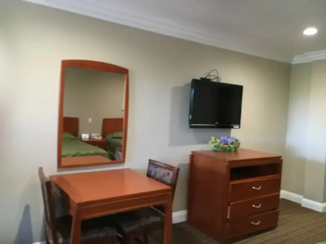 Regency Inn And Suites